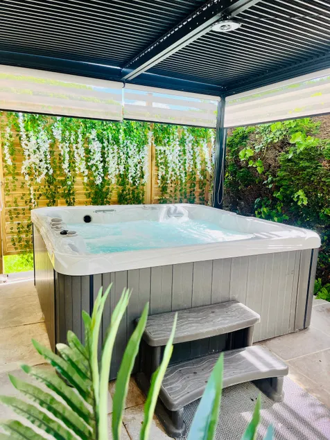 House: Jacuzzi, garden, billiards, fireplace, sports - Image 1