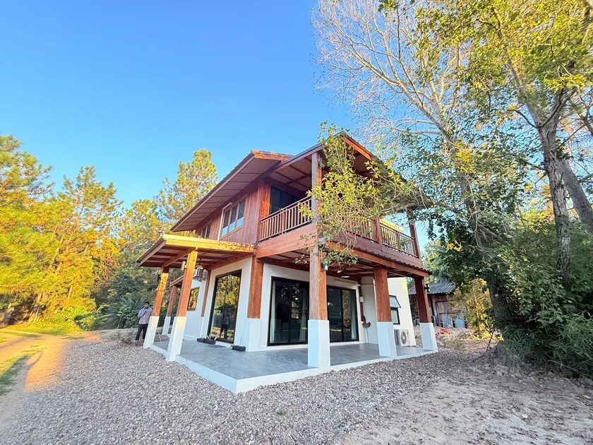 Modern Gorgeous Hot Spring House - Image 1