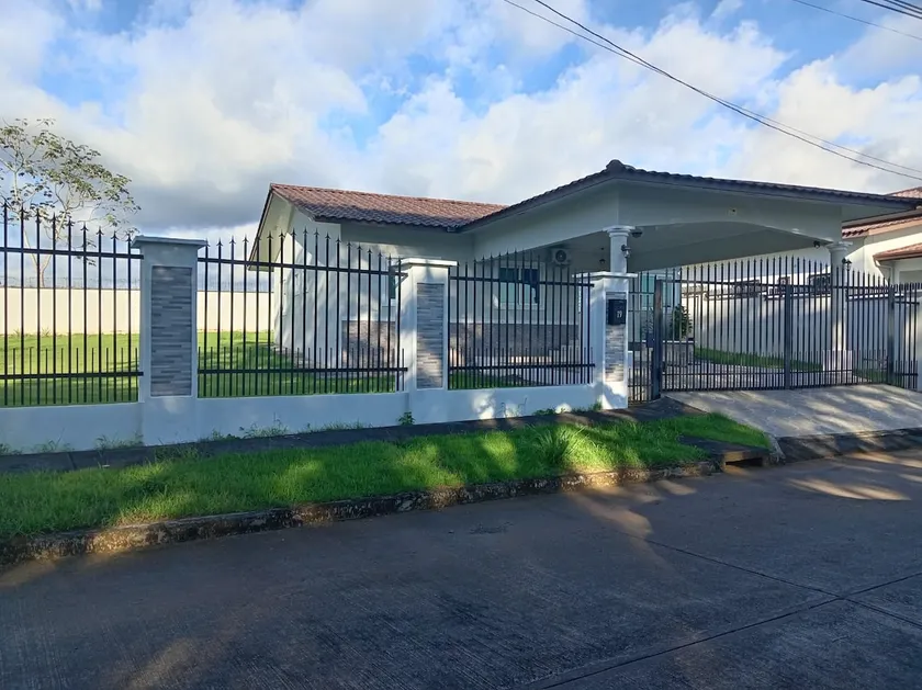 Beautiful house in Coquito Hills, very close to David - Image 1