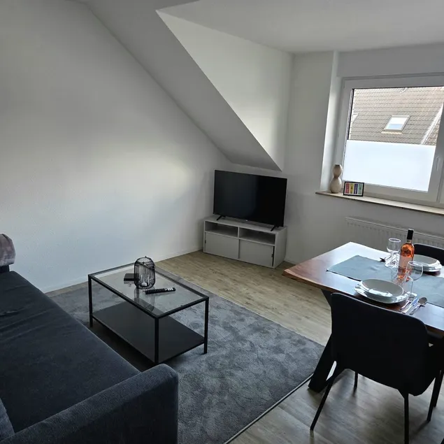 Stylish accommodation in quiet location with balcony - Image 1