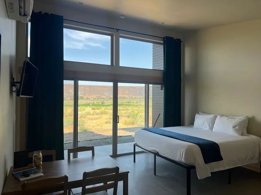 Sagebrush Cabins - Modern elegance and epic views! - Image 1