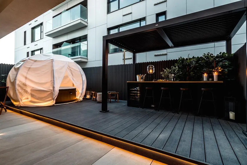 Urban Deluxe | Igloo Jacuzzi Terrace - Image 1