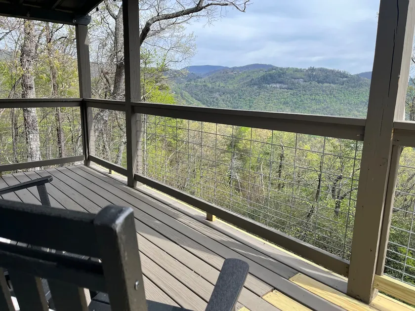 Mountaintop Memories Cottage - Image 1