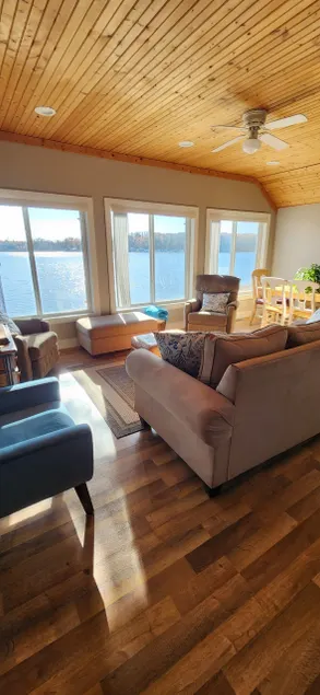 Lakefront- Sunlover Cottage - Image 1