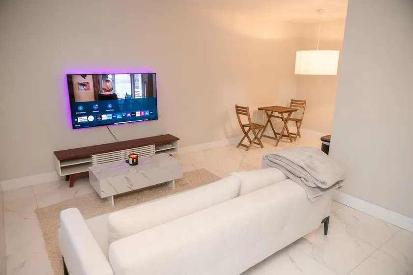 Miami 1BR Retreat + Sofa bed • Patio • sleeps 4 - Image 1