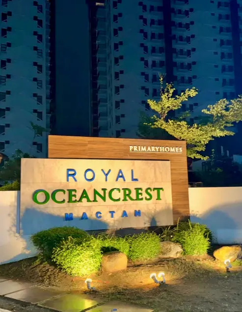 Instaworthy 1BR unit at Royal Oceancrest Mactan - Image 1