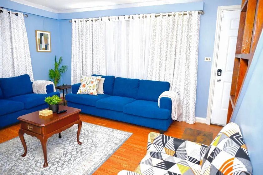 The Charming Cozy 4-Bedroom Getaway in Glen Burnie - Image 1