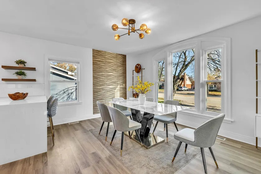 Prime Location SFH - Walk to Shops & Dining - Image 1