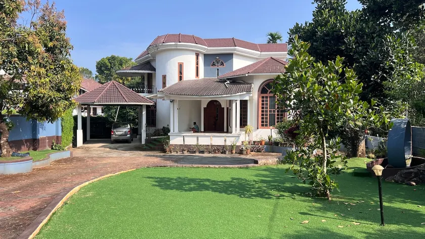 Royal Rivera Holiday Home - Image 1