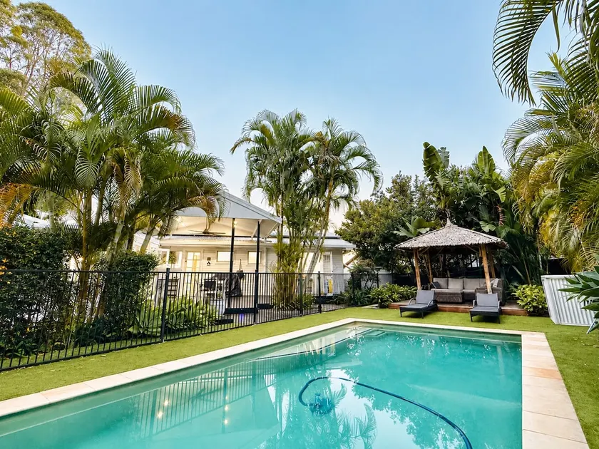 Tropical Oasis: Heated Spa, Pool & Huge Decks - Image 1