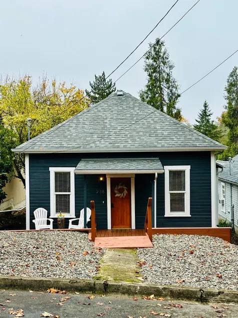 ~The Mill Cottage Renovated & Walkable to Downtown - Image 1