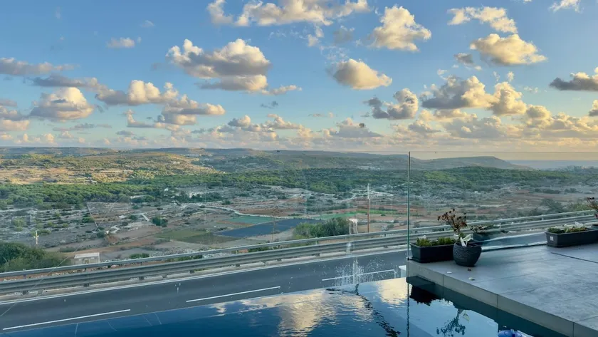 Twentyfirst Panoramic View House with Pool - Image 1