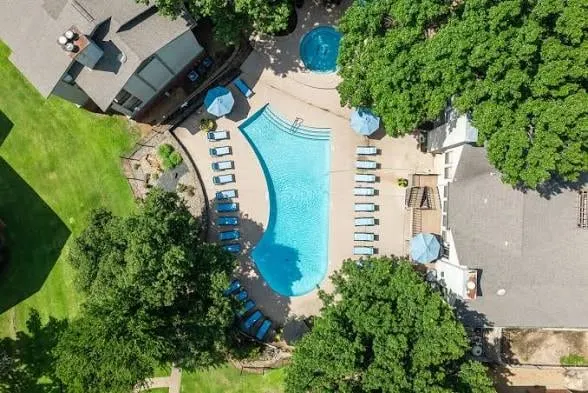 Luxe Getaway by AT&T & Six Flags - Image 1
