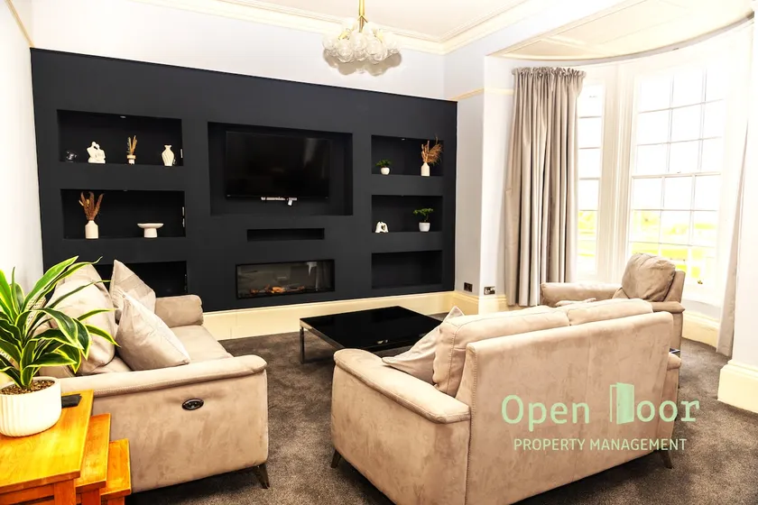 Bay Apt l Sea View l Luxury l Central - Image 1