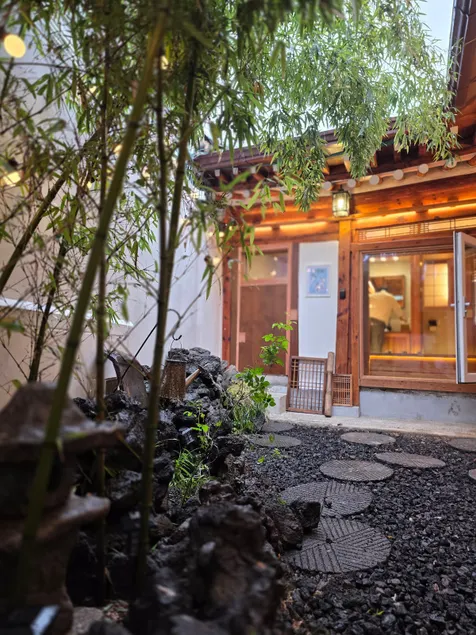 SONU: A space where the breath of the wind stays/Bamboo garden and indoor footbath/Gyeongbokgung Palace 5 minutes/Myeongdong 10 minutes - Image 1