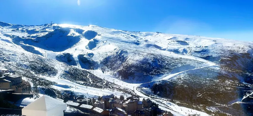 Amazing 4-bedroom villa with views of the Sierra Nevada - Image 1