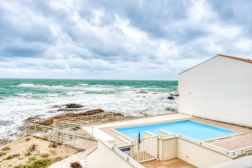 Premium Ocean View Studio, Balcony & Pool - Image 1