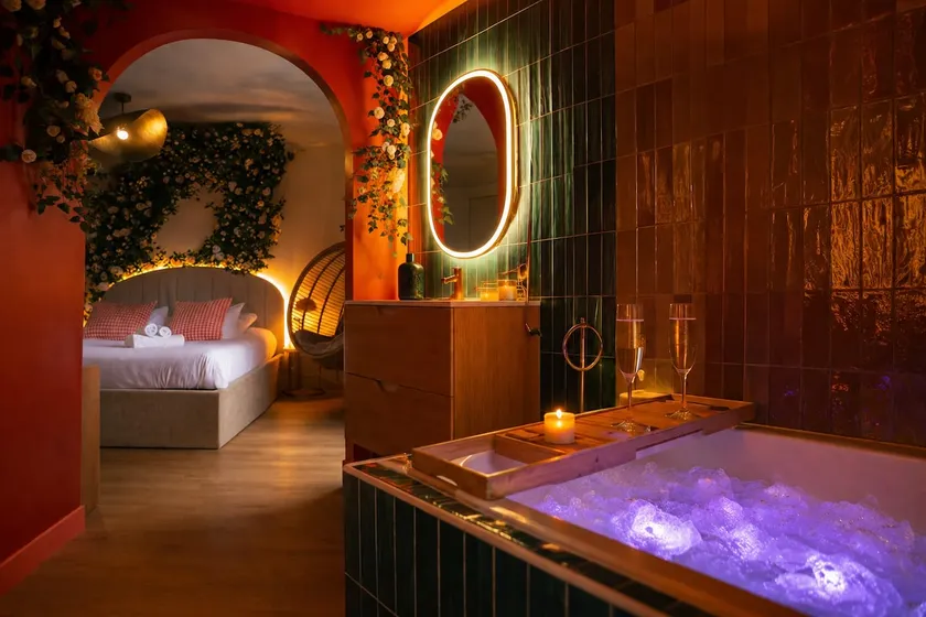 Floral bubble with private spa — 10 min from Rennes - Image 1