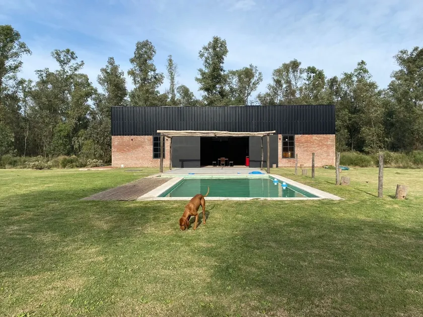 Country house with pool, shed and forest. - Image 1