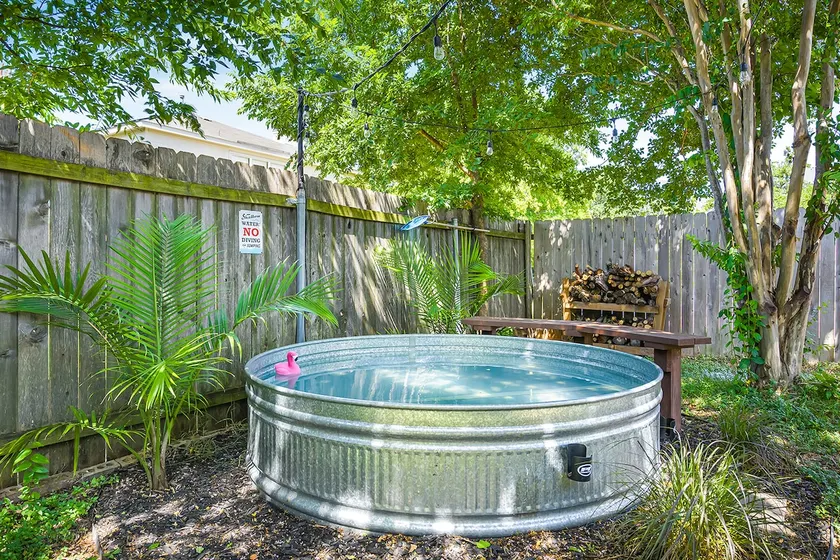 Cowboy Pool, Rockwall, Amazing Family Home - Image 1