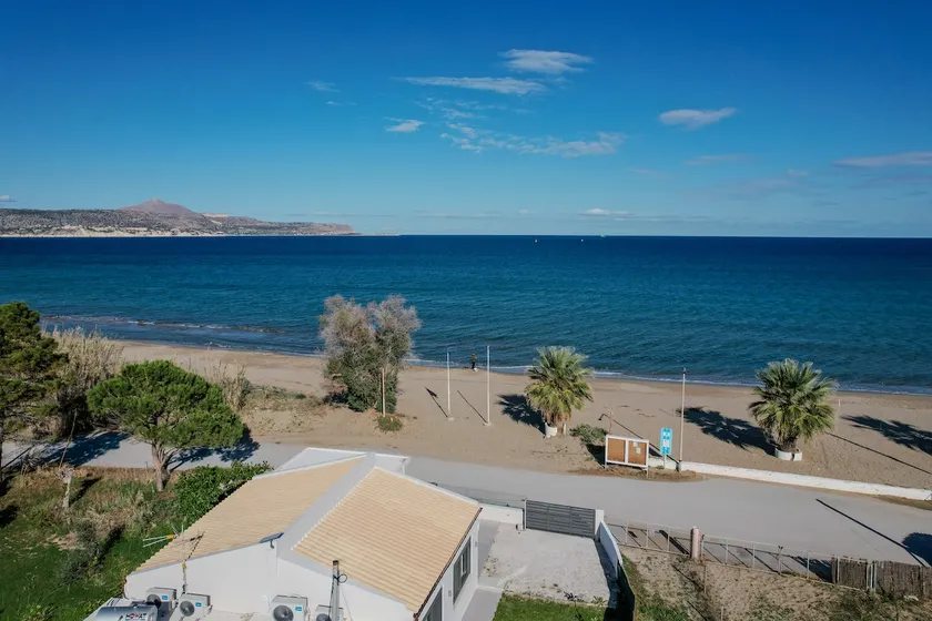 Seawhisper Villa - Image 1