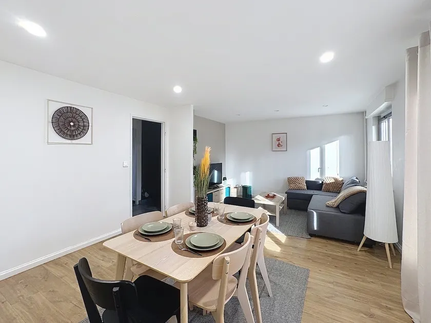 Beautiful cozy and bright apartment, with balcony - Image 1