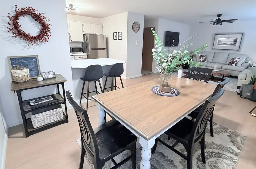 Charming 3BR Duplex Easy Walk to DT Ridgefield - Image 1