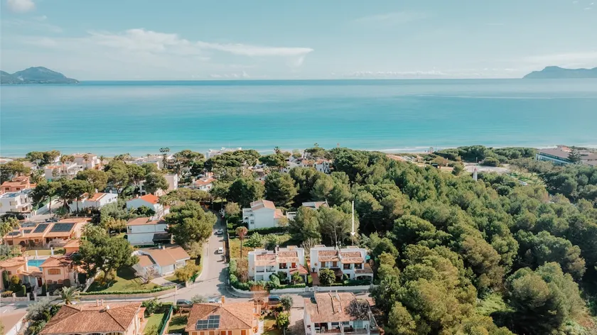 1-Min to Beach • Pool • Family & Cycling Paradise - Image 1