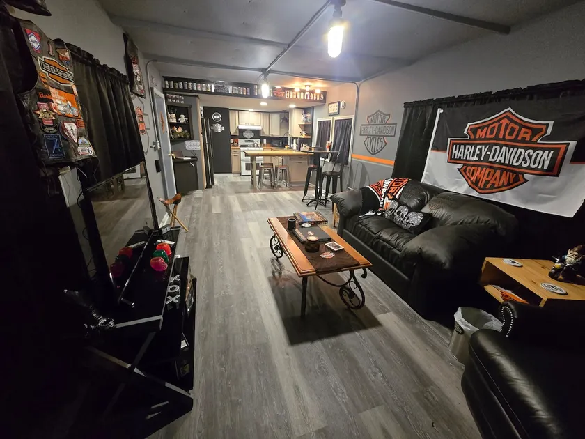 Harley-Davidson Dreams Man Cave - Image 1
