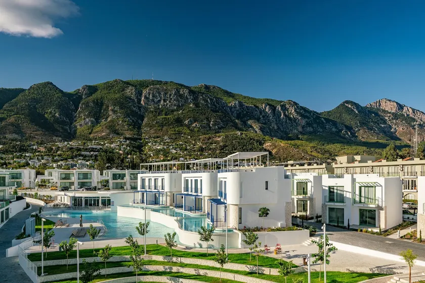 Mediterranean Breeze Retreat 2BR|2RR|Balcony|Wifi - Image 1