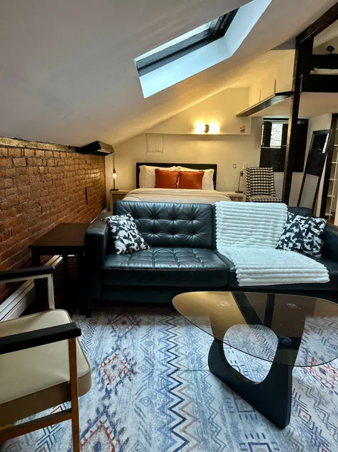Loft in Wooster Square - Image 1