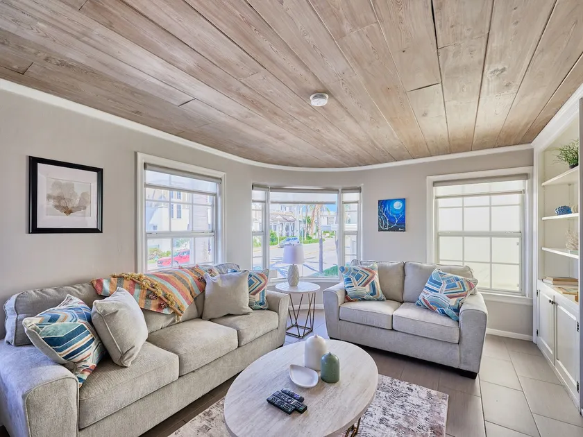 Sunny Retreat Steps from the Beach! - Image 1