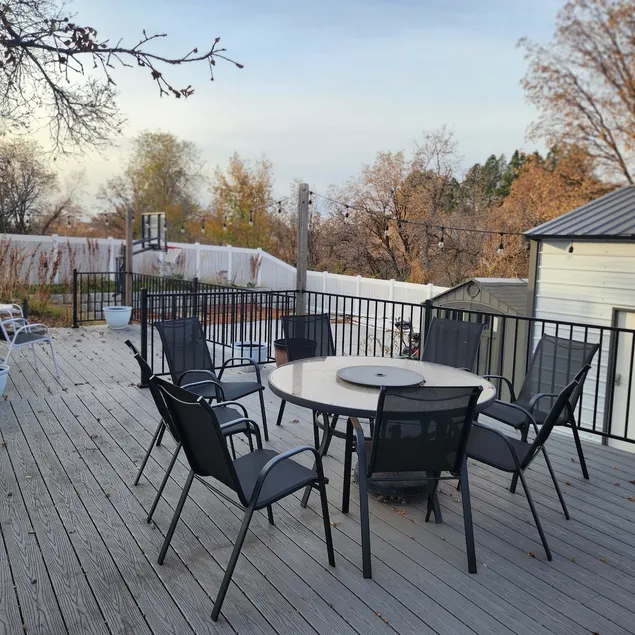Oak Hills Hangout - Image 1