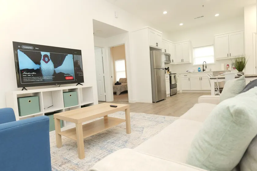 The Modern 2BR Apartment w/ Washer & Dryer - Image 1