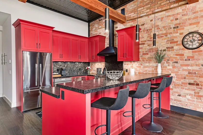 1BR King Suite Overlooking Downtown Collingwood - Image 1