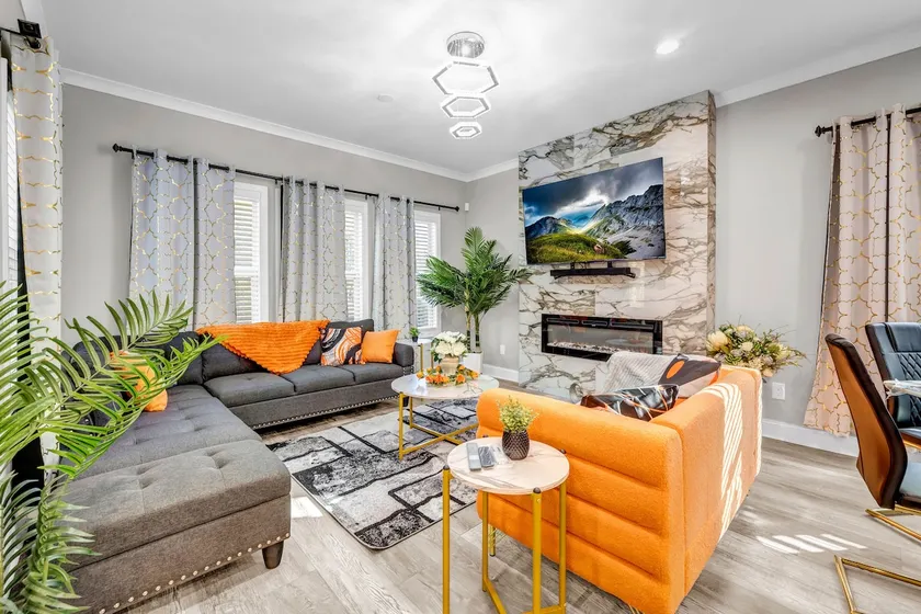 Luxury 4BR Beverly Hills Style Home with Firepit - Image 1
