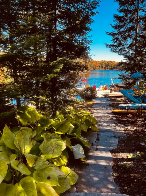 3BR Waterside Cottage w/King Beds & Fireplace - Image 1
