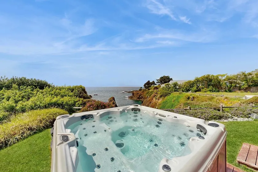 Luxe Remodeled Oceanfront Home on the Bluff - Image 1