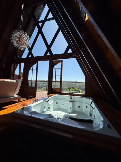 VIP black hut - Image 1