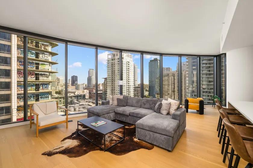 Panoramic Sky Suite High-Rise 3BR 3Bath - Image 1