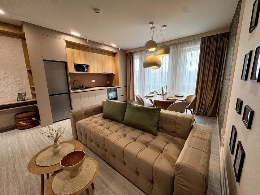 Airport dream - Modern, Free Parking, Kingsize be - Image 1