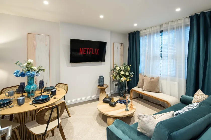 Beautiful flat for 4 at Barons Court - Image 1