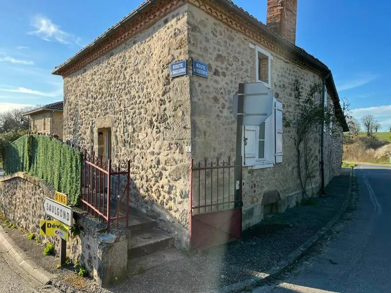 Charming renovated stone cottage in historic village - Image 1