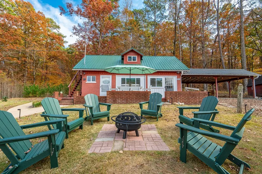 Hot Springs Cabin w/Cedar Hot Tub By Bathhouse Row - Image 1