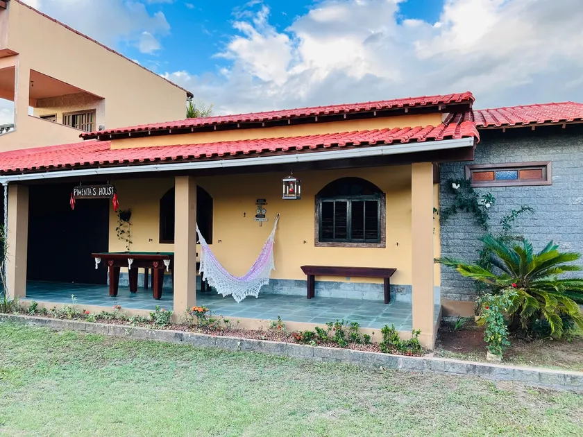 Beach house with large backyard - Image 1