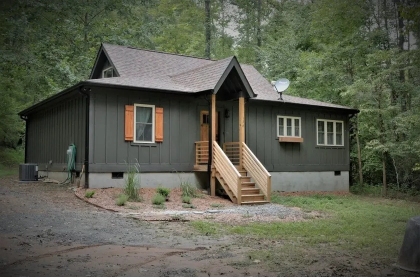 Creekside Cottage - Image 1