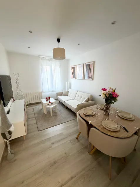 Cozy 2-bedroom apartment & Parking - Near Colmar - Image 1