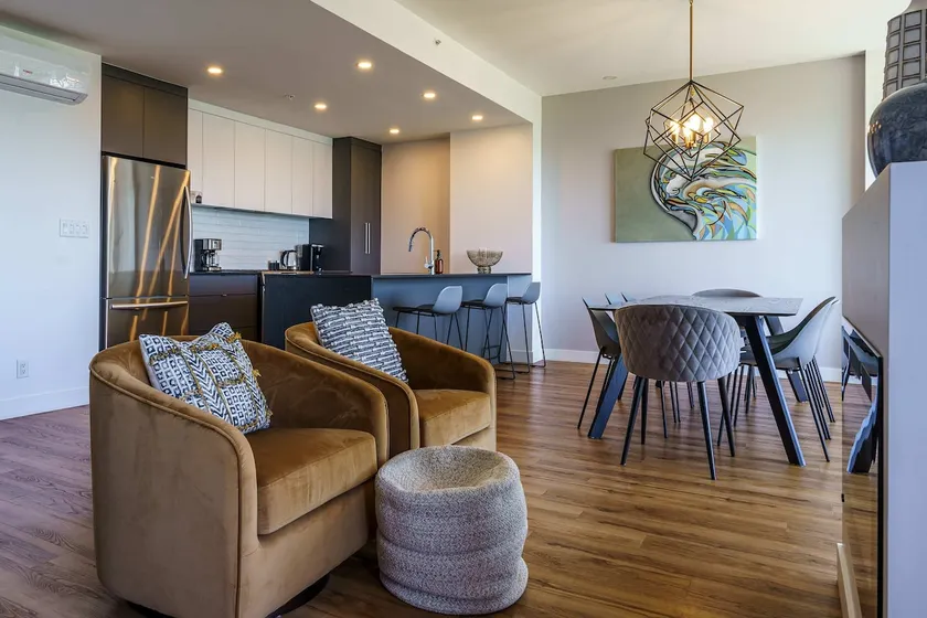 204 - Luxury Obsidian Condo - Elegance & Pool - Image 1