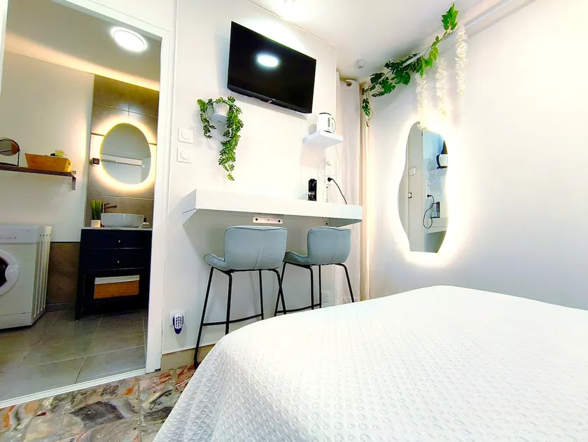 2 air-conditioned studios, terrace, free parking - Image 1