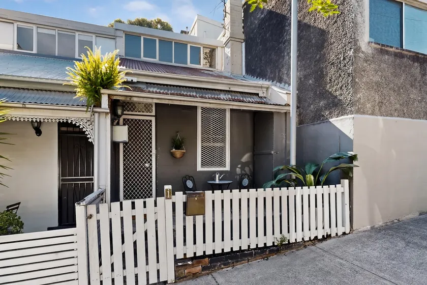Charming Waterloo Terrace - Image 1